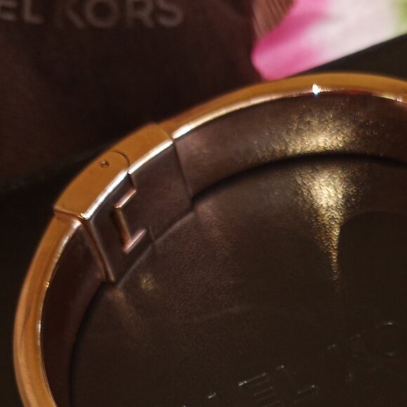 MK rose gold hinged bracelet - Picture 5 of 13